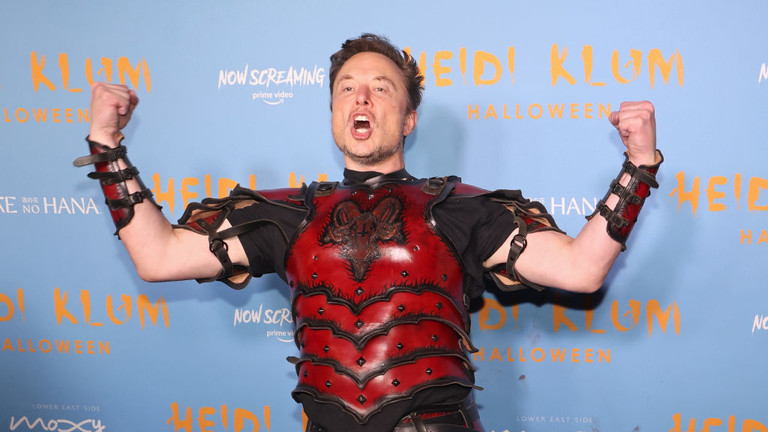 Tỉ phú Elon Musk mất vị trí người giàu nhất thế giới