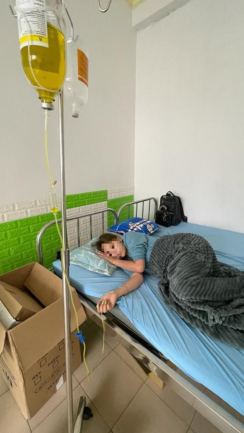 Khách sạn hạng sang nói gì khi khách phản ánh bị ngộ độc thực phẩm?