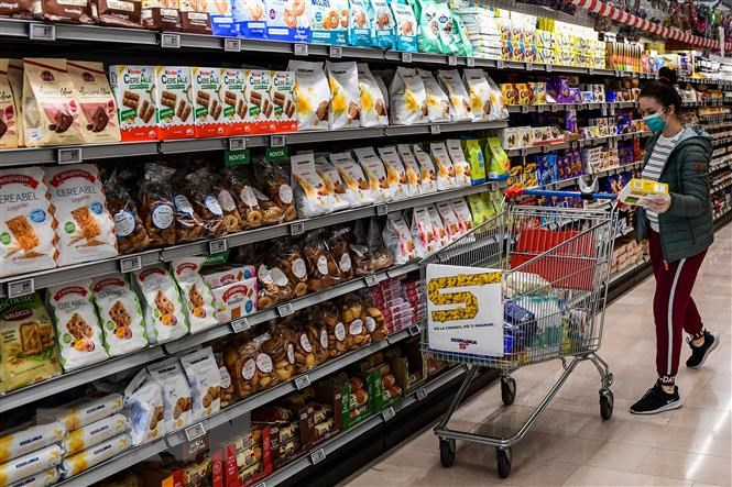 Áp lực tăng giá toàn cầu có nguy cơ kích hoạt lãi suất tăng cao