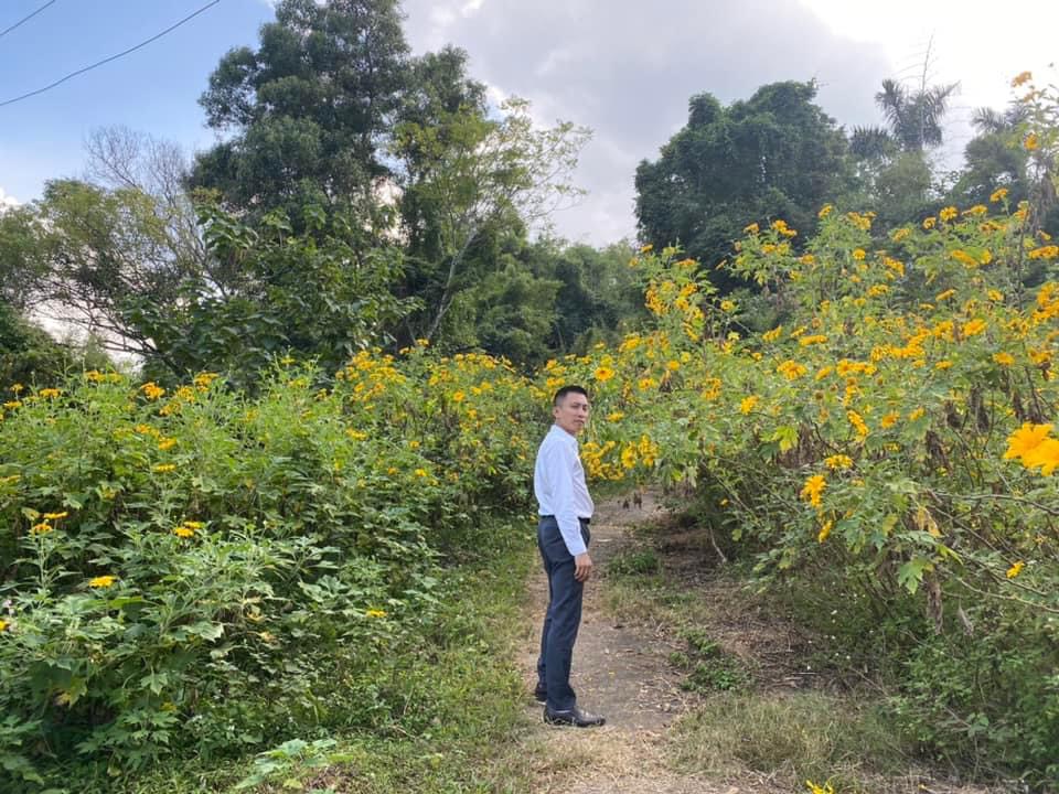 Thơ Nguyễn Văn Long: Hoa Ngày Nở Muộn