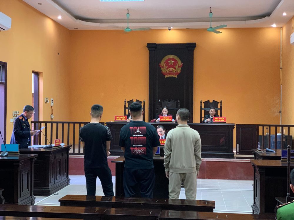 3 thanh niên đi tù vì đốt pháo mừng sinh nhật bạn