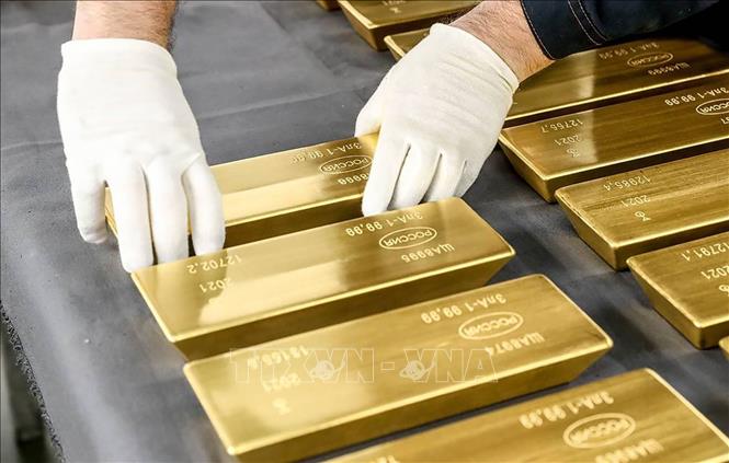 Giá vàng thế giới tăng cao nhất 9 tháng, hướng tới ngưỡng 1.940 USD/ounce