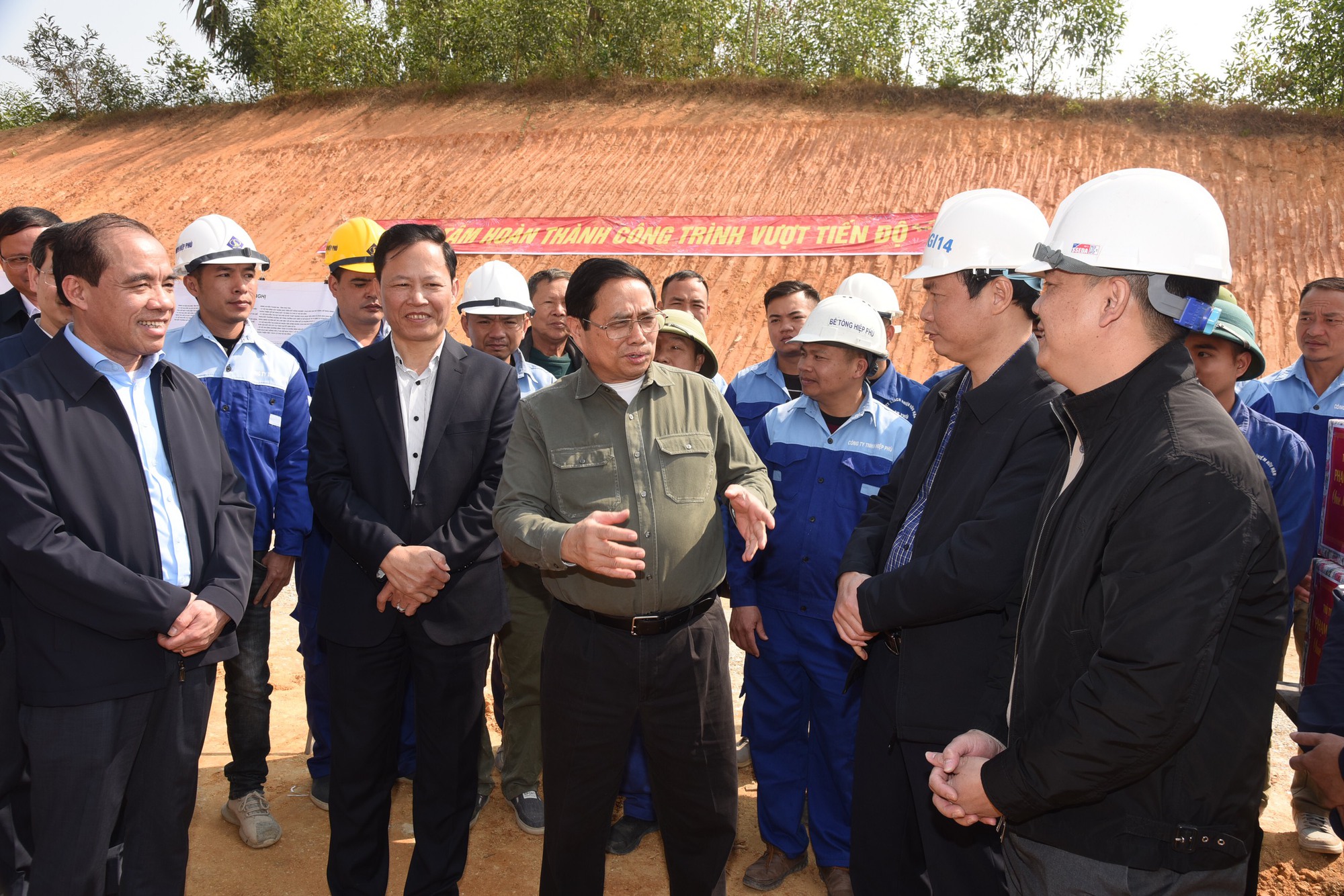 Thủ tướng: Điều chỉnh ngay dự án cao tốc Tuyên Quang – Phú Thọ lên 4 làn xe