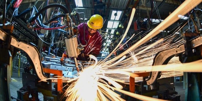Hoạt động sản xuất trên toàn cầu giảm trong tháng 1, sự phục hồi mong manh
