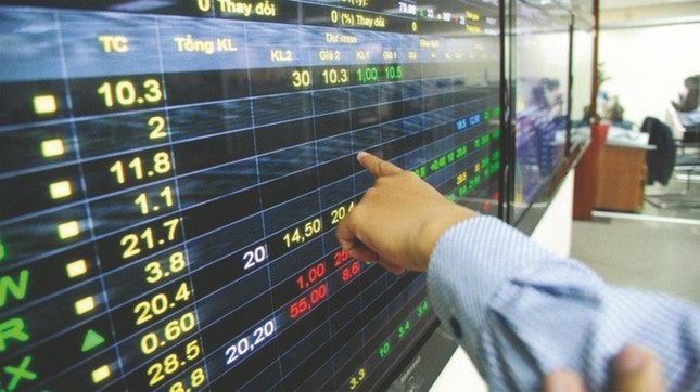 Cảnh báo loạt cổ phiếu nguy cơ phải rời sàn