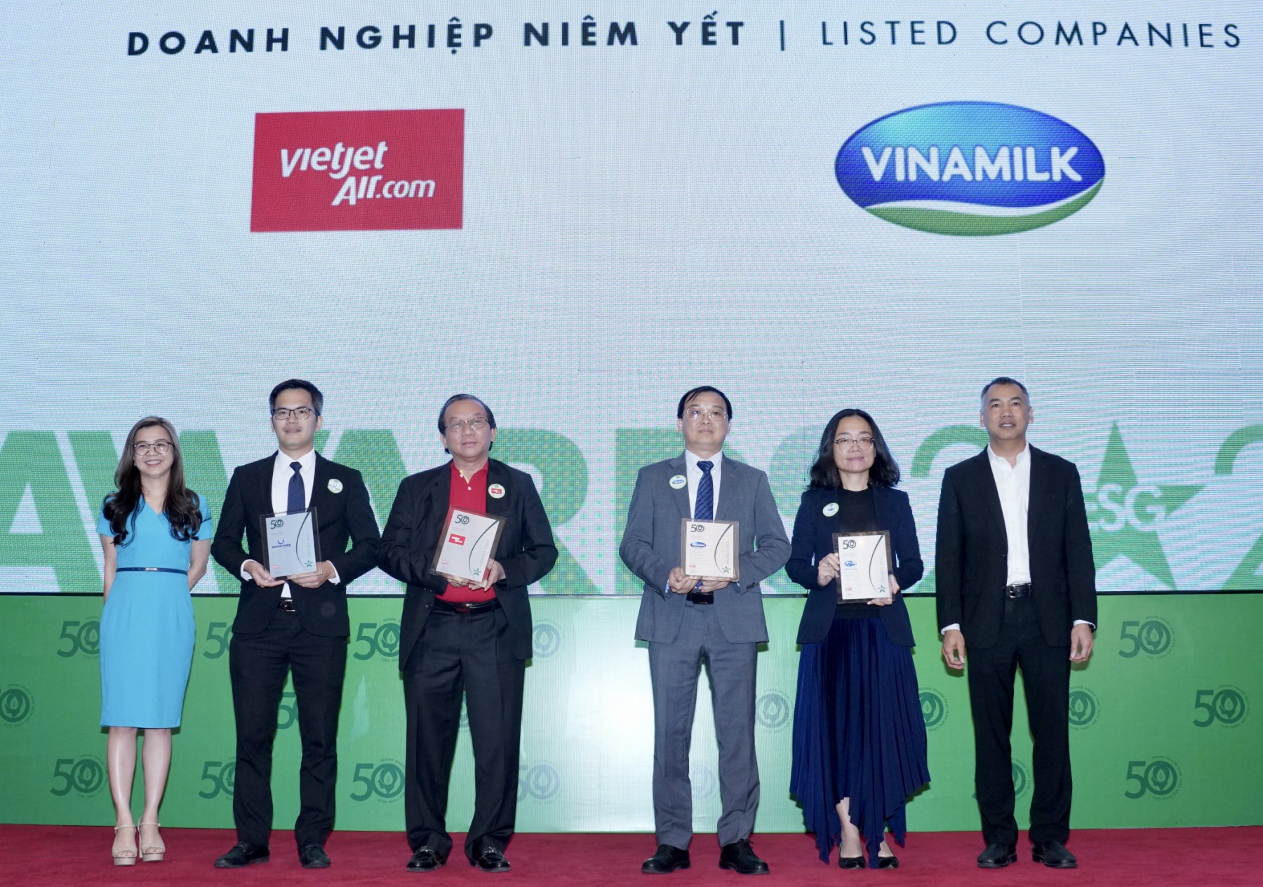 Vietjet nhận giải thưởng Top 50 doanh nghiệp phát triển bền vững tiêu biểu 2023