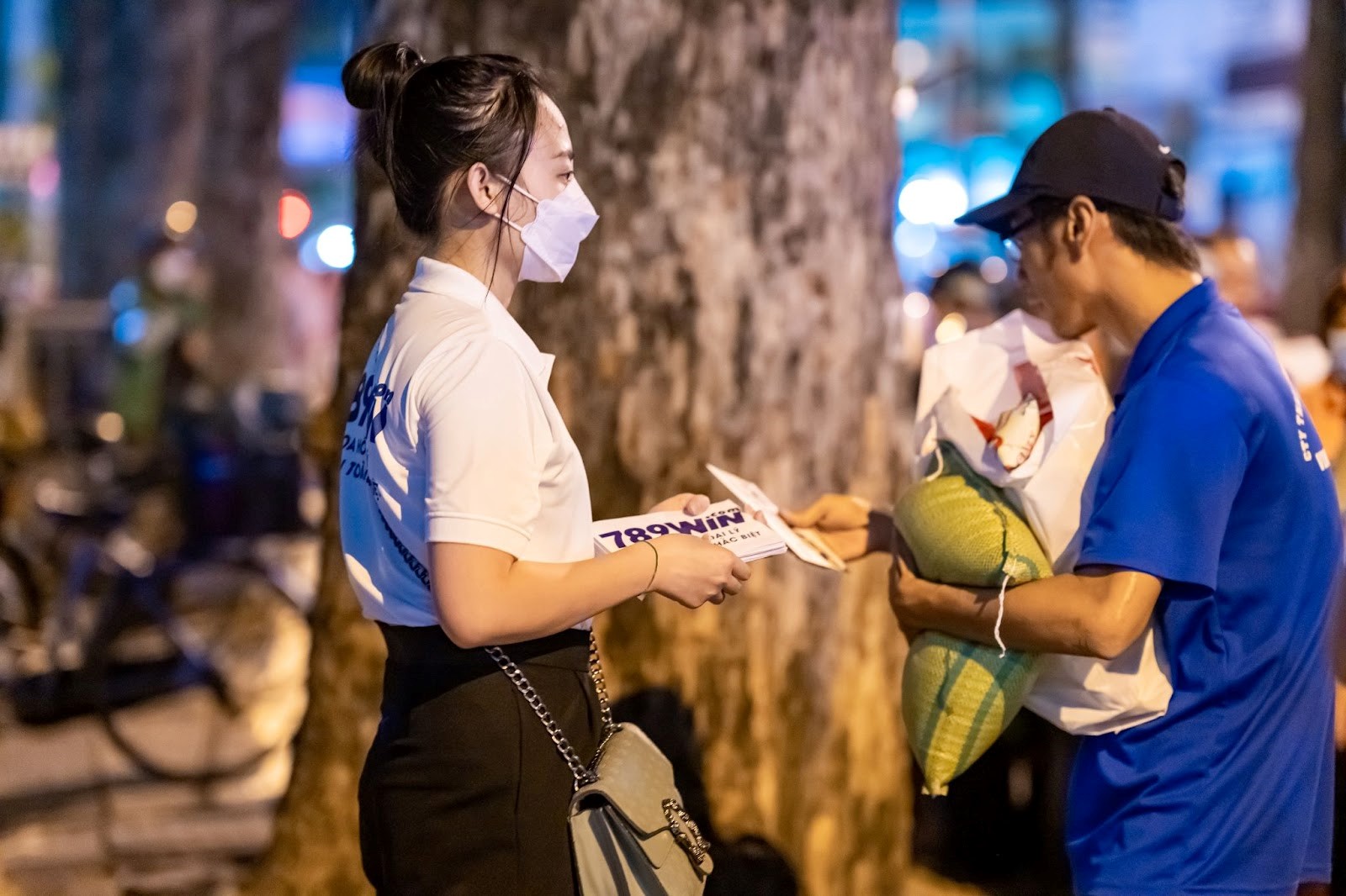 789win hỗ trợ những mảnh đời khó khăn, kém may mắn tại Sài Gòn