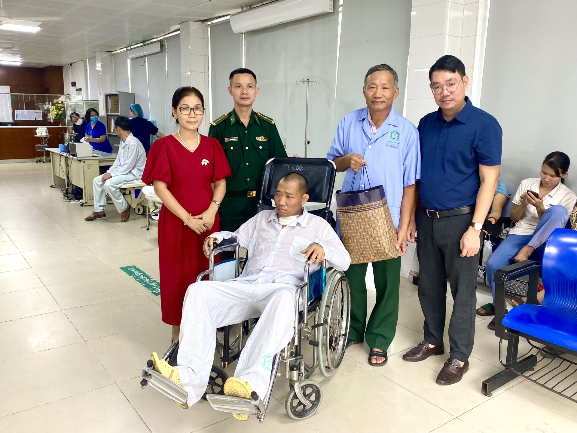 Next-G Foundation đến thăm hỏi gia đình những nạn nhân trong vụ cháy chung cư mini ở Khương Hạ