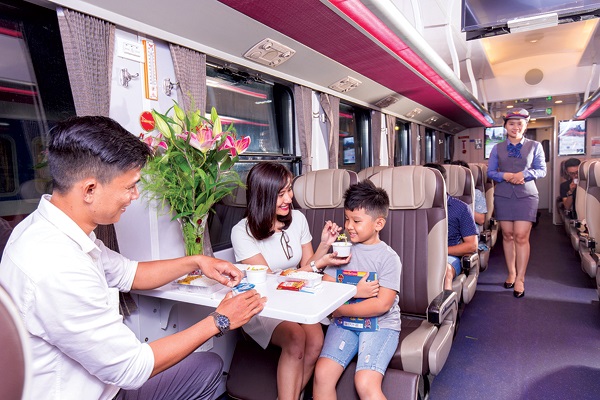 Hỗ trợ tối đa cho hành khách có nhu cầu đổi, trả vé tàu