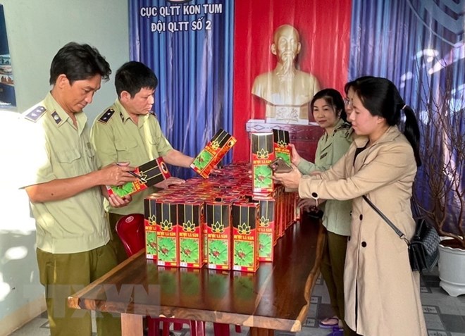 Thu giữ hàng trăm chai rượu sâm Ngọc Linh giả ở Kon Tum
