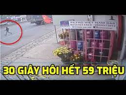 Xôn xao clip '30 giây hôi hết 59 triệu' tiền rơi trên Quốc lộ 51