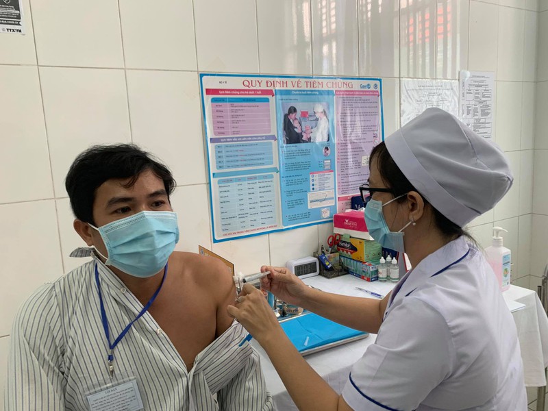 TP. HCM lập danh sách 44.000 người được ưu tiên tiêm vắc xin Covid-19
