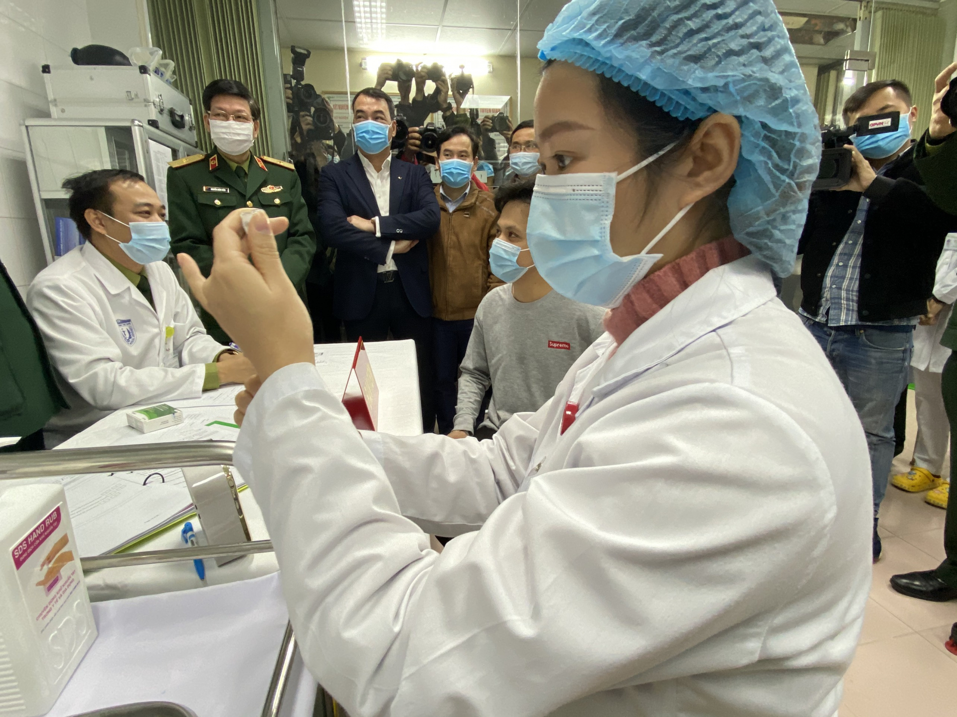 TP. HCM đã tiêm những mũi vắc xin Covid-19 đầu tiên