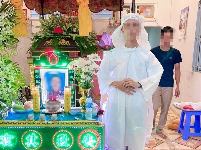 Bất ngờ khó tin khi mở nắp quan tài, người phụ nữ giả chết để trốn nợ