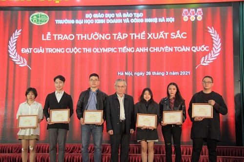 HUBT khen thưởng sinh viên đạt thành tích tại các cuộc thi quốc gia và khu vực