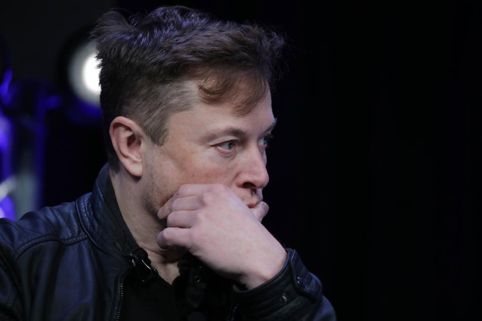 Tài sản tỷ phú Elon Musk giảm gần 6 tỷ USD sau vụ tai nạn xe Tesla
