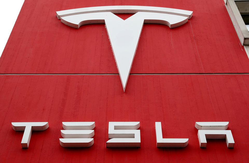 Tesla báo lãi kỷ lục, Elon Musk lĩnh thưởng 11 tỷ USD