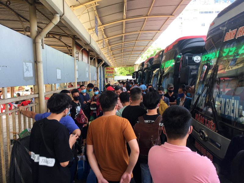 Bến xe Mỹ Đình: Nhiều hành khách lơ là, xem nhẹ phòng chống dịch Covid-19