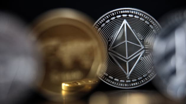 Ether đạt kỷ lục mới, cướp 'ánh hào quang’ của Bitcoin