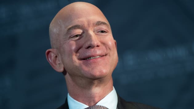 Jeff Bezos bán gần 2 tỷ USD cổ phiếu Amazon