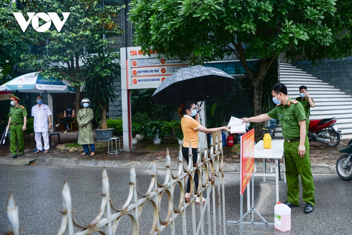 Đình chỉ 7 cán bộ Vĩnh Phúc vì chậm tham mưu chống dịch Covid-19