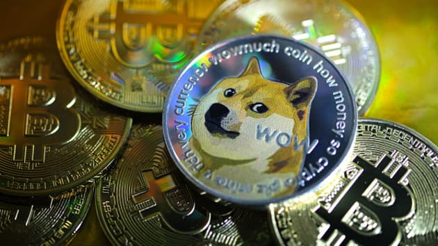 Dogecoin tăng vọt hơn 40% sau khi Coinbase thông báo niêm yết