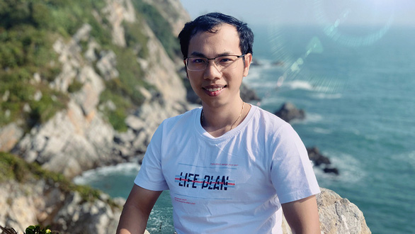 Chàng trai 9x từ giữ xe trở thành CEO Chatbot triệu USD