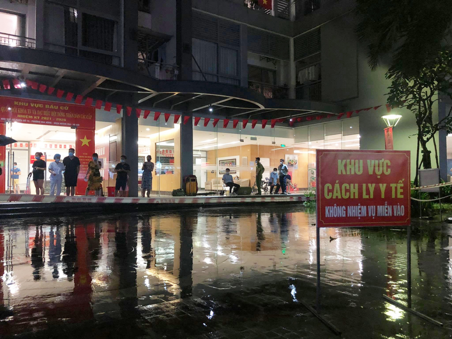 Hà Nội: Phong toả toà Park 9 Times City có cháu bé 3 tuổi quốc tịch Ấn Độ nghi nhiễm Covid-19