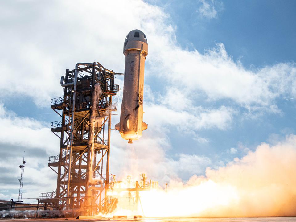 Mức giá nào cho chuyến du hành vũ trụ trên tàu của tỷ phú Jeff Bezos sắp tới?