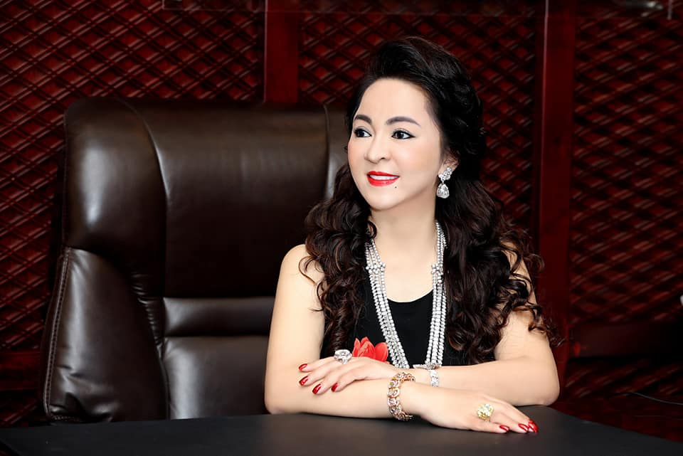 Bà Phương Hằng tuyên bố không livestream, nửa triệu fan giật mình vì công văn ‘nhắc nhở’
