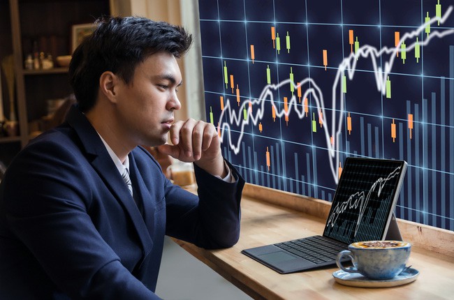 Nhà đầu tư ồ ạt 'bắt đáy' cổ phiếu ngân hàng, nhiều mã hồi ấn tượng