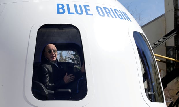 Tỷ phú Jeff Bezos sắp có chuyến du lịch vũ trụ đầu tiên