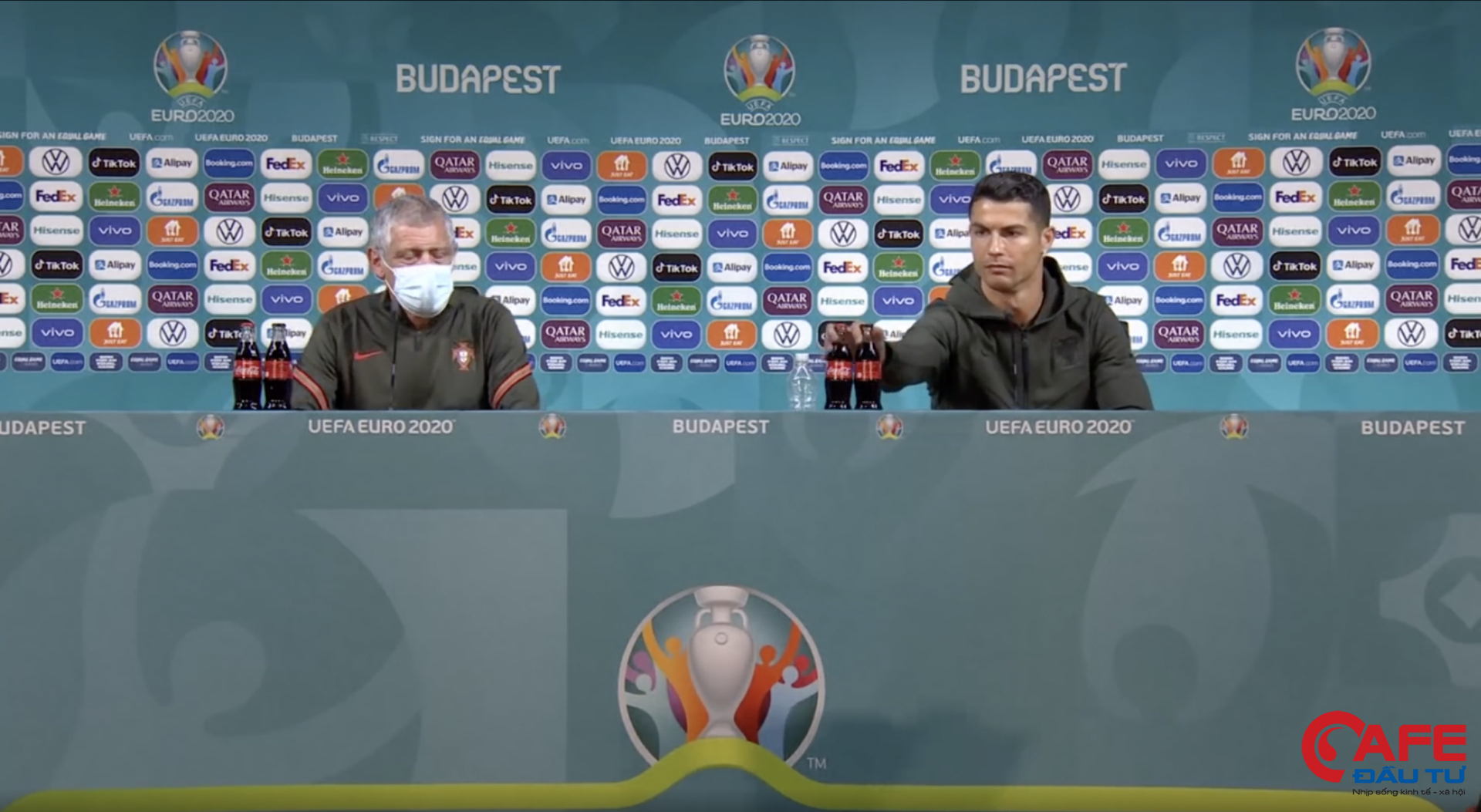 UEFA dọa phạt các cầu thủ nếu học theo Ronaldo ‘dẹp’ chai Coca Cola sang một bên