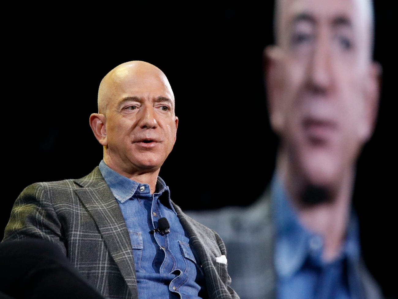 Jeff Bezos nghỉ hưu ở tuổi 57 với 197 tỷ USD - gấp 739.489 lần lương hưu trung bình của người Mỹ