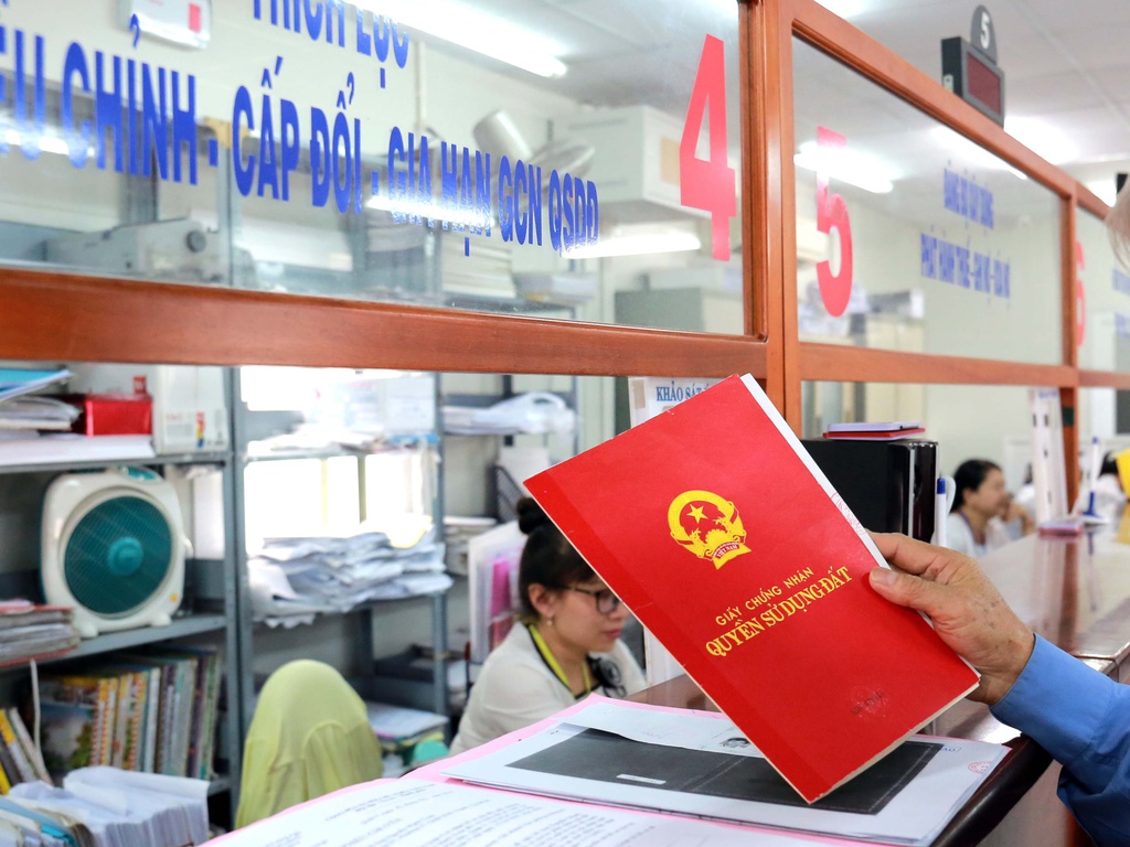 Đề nghị sổ đỏ ghi tên 2 vợ chồng nhằm cải thiện bình đẳng giới