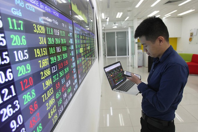 Nhận định thị trường chứng khoán ngày 22/7/2021: Vn-Index giảm điểm nhẹ, thị trường sẽ tiếp tục giằng co trong vùng 1.270 điểm