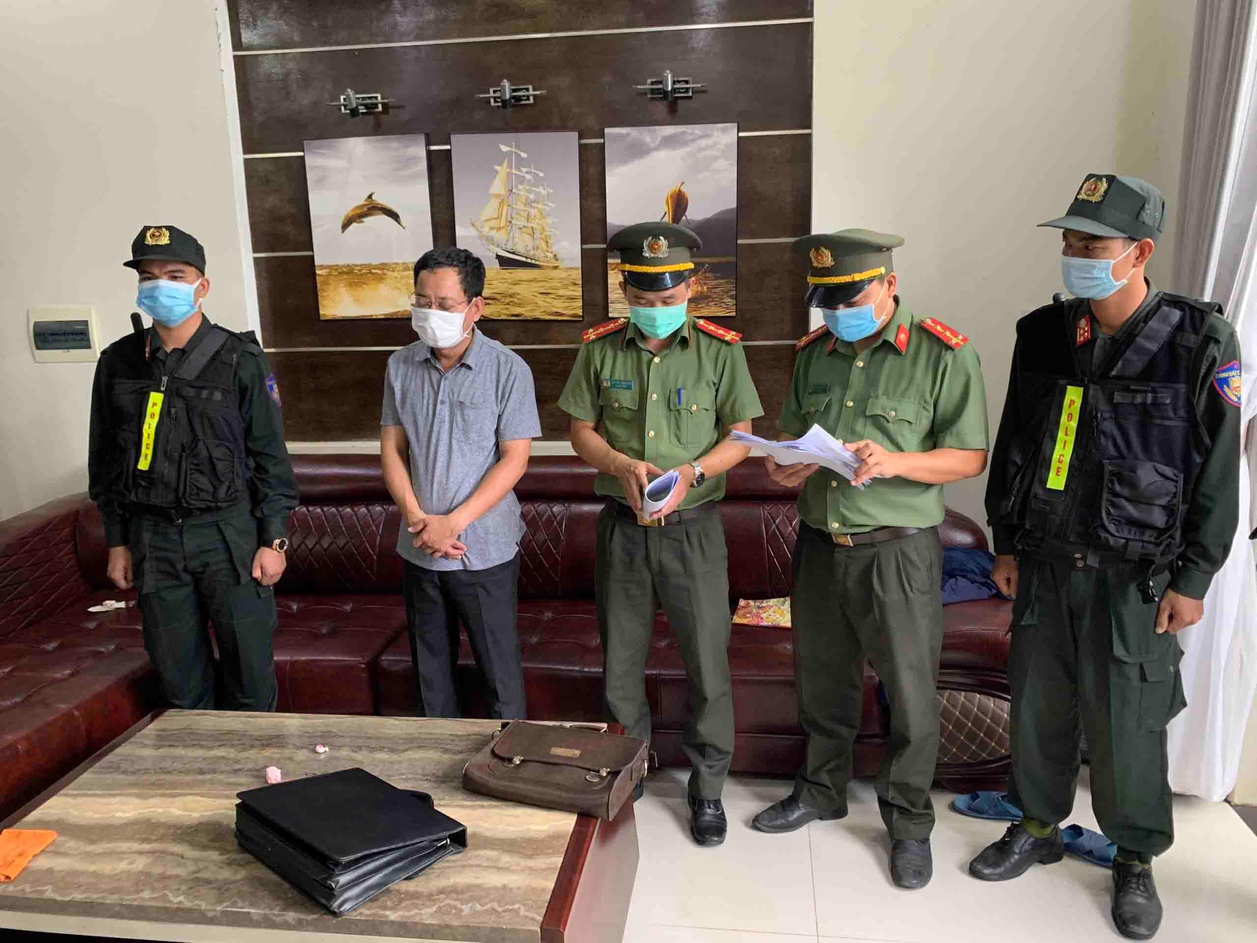 Bắt giam Chánh văn phòng Cảng hàng không quốc tế Phú Bài