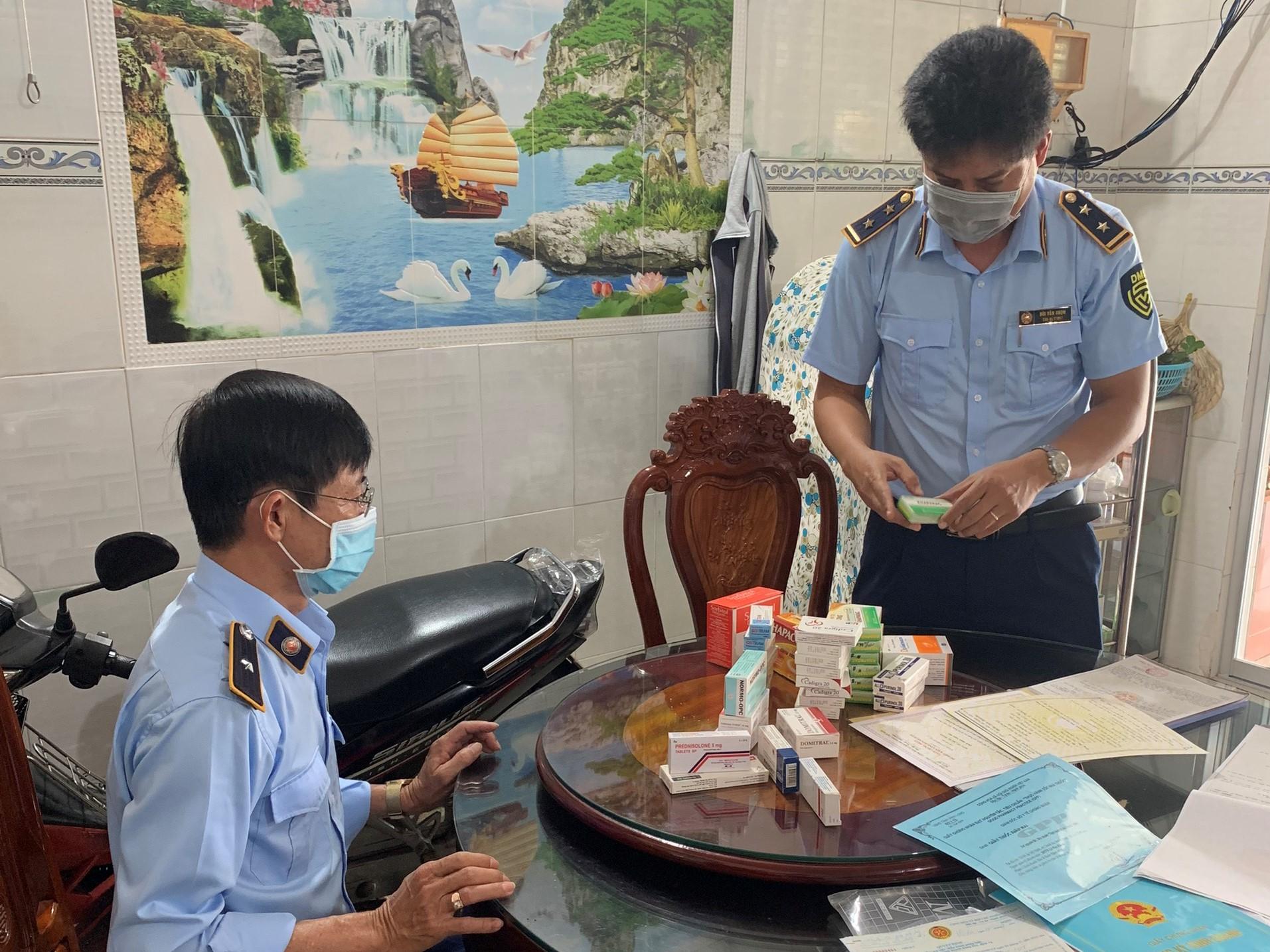 Kiểm tra các loại thực phẩm bảo vệ sức khỏe với công dụng 'hỗ trợ điều trị Covid-19'