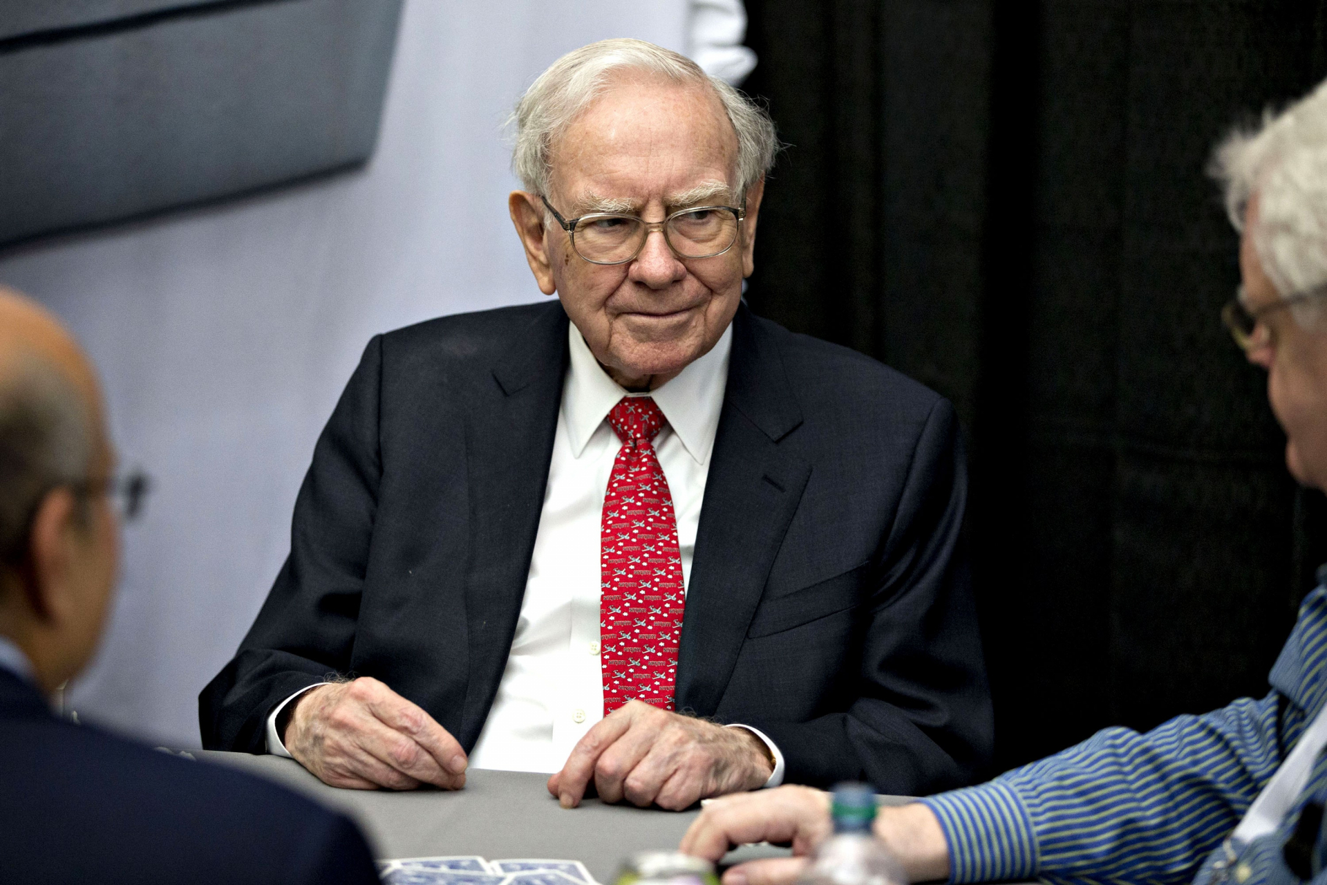 Lời khuyên của nhà đầu tư huyền thoại Warren Buffett: Càng ít mục tiêu càng dễ thành công