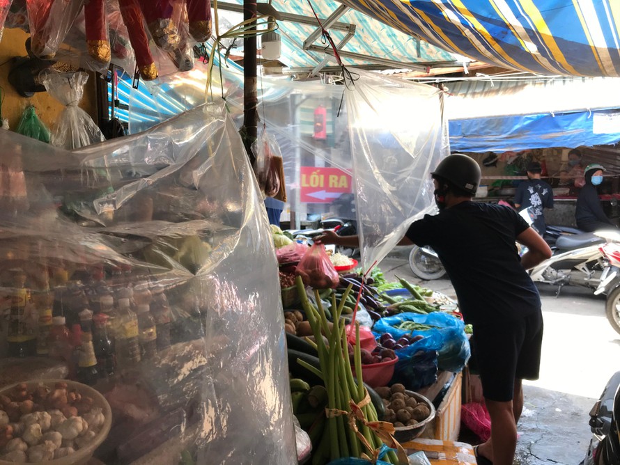 Hà Nội: Người bán rau chợ Phùng Khoang bất ngờ dương tính SARS-CoV-2