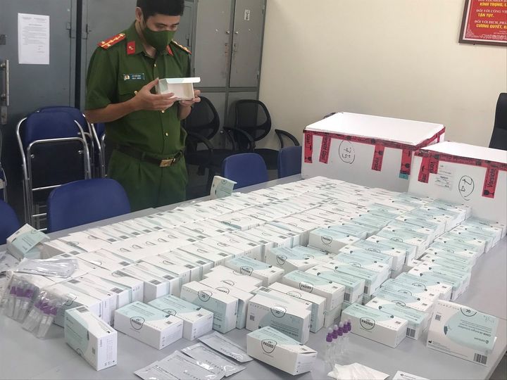 Hà Nội: Phát hiện gần 1000 bộ test nhanh Virus SAS-COV-2 nhập lậu