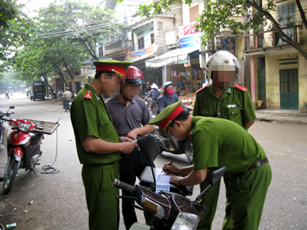 Hà Nội xử lý hơn 1 nghìn trường hợp vi phạm với gần 2 tỷ đồng tiền phạt trong 1 ngày