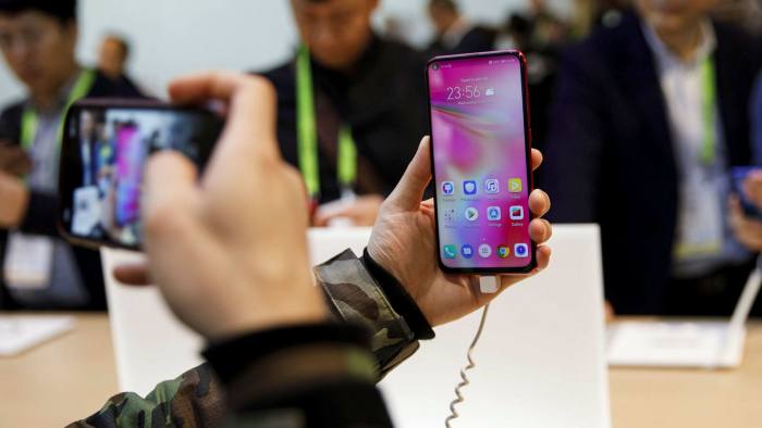 Huawei sụt giảm doanh thu kỷ lục khi bị Mỹ đưa vào danh sách đen