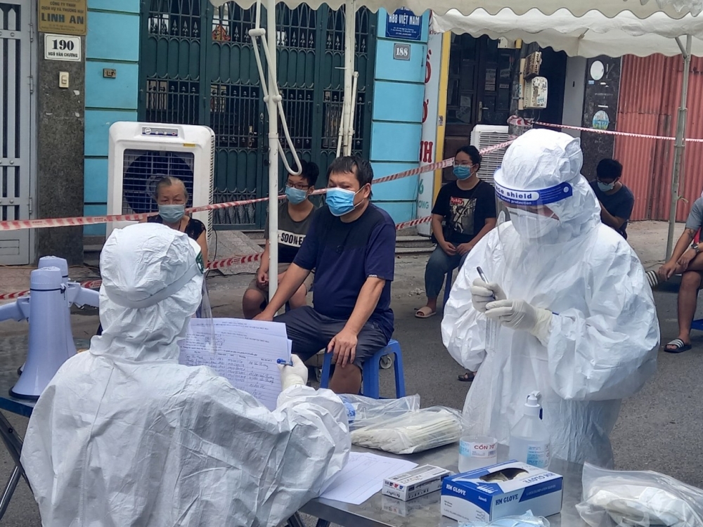 Ngày 12/8: Hà Nội phát hiện 70 ca mắc mới, trong đó 21 ca cộng đồng