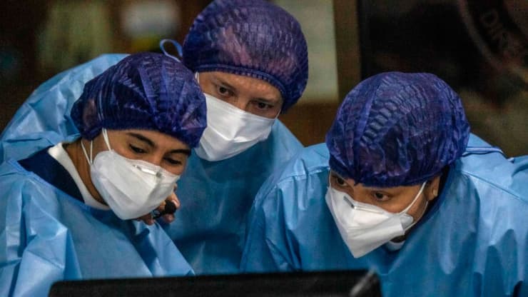 Giới chuyên gia lý giải việc tiêm đủ vắc xin vẫn có thể mắc Covid-19