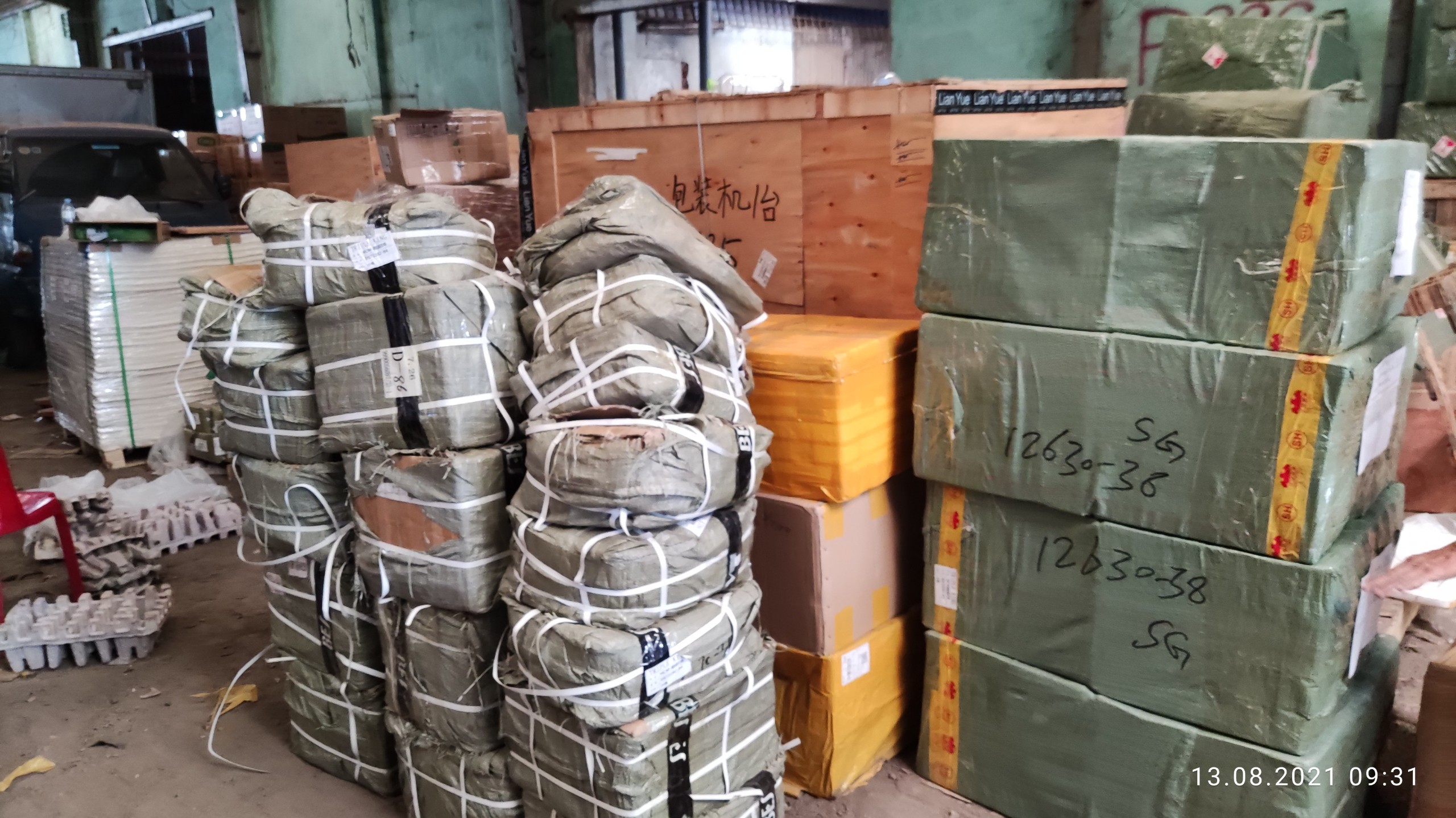 Phát hiện, thu giữ lượng lớn trang thiết bị y tế phòng, chống dịch vi phạm tại TP.HCM