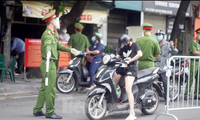 Hà Nội: Tăng cường mạnh tuần tra, xử lý vi phạm về giãn cách xã hội