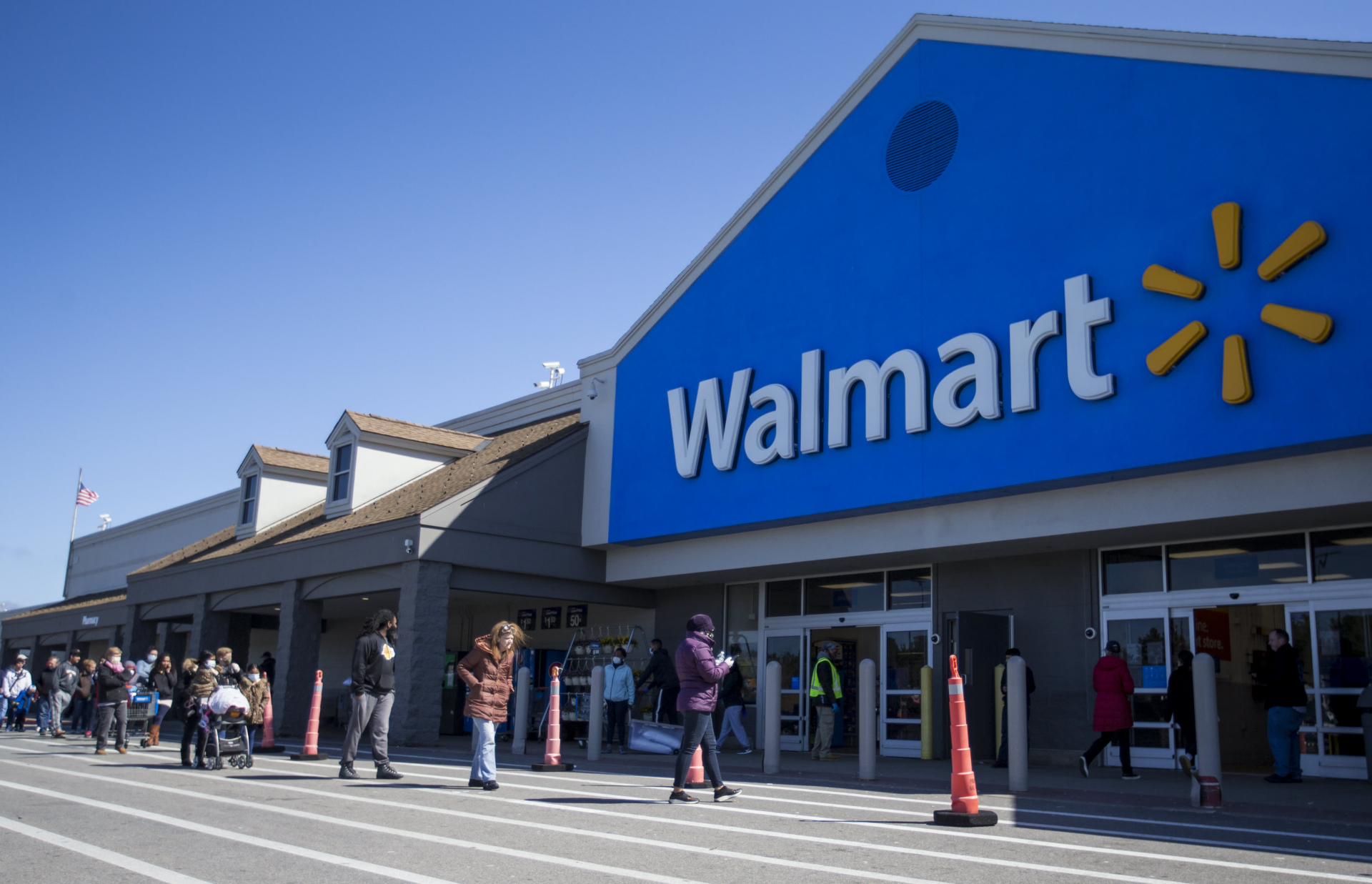 Sau Amazon, Starbucks, chuỗi cửa hàng bán lẻ Walmart gia nhập thế giới tiền ảo