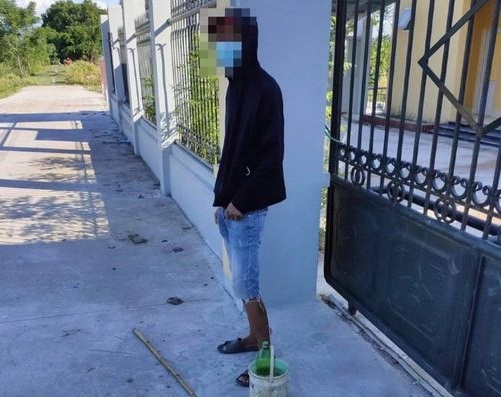 Xử phạt nam thanh niên đi câu cá trong mùa dịch