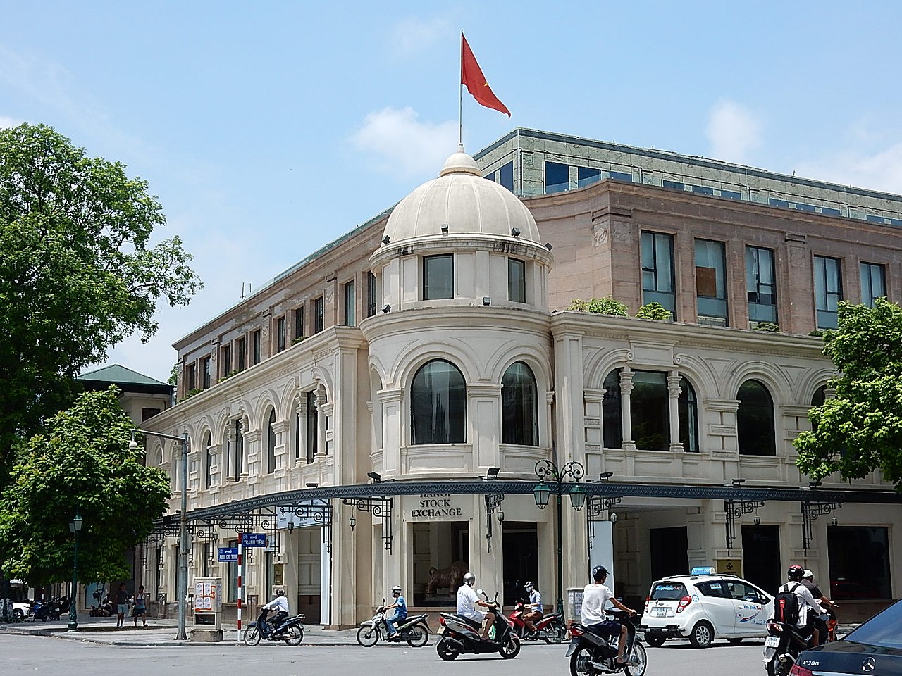 VN-Index có thể tăng thêm 10% nếu số ca nhiễm Covid-19 giảm